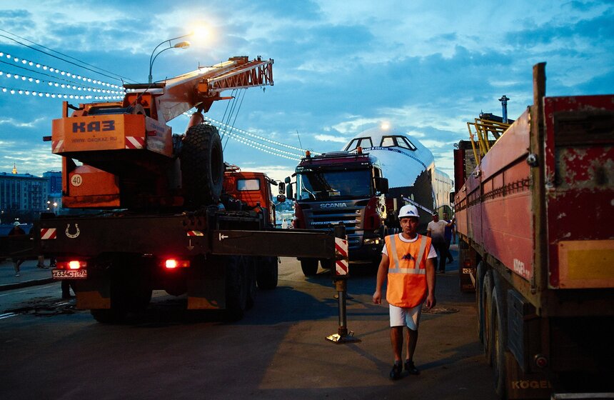Первый советский шаттл "Буран" перевезли на ВДНХ 6 фото