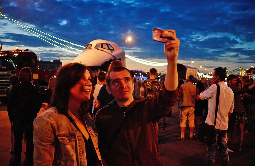 Первый советский шаттл "Буран" перевезли на ВДНХ 7 фото