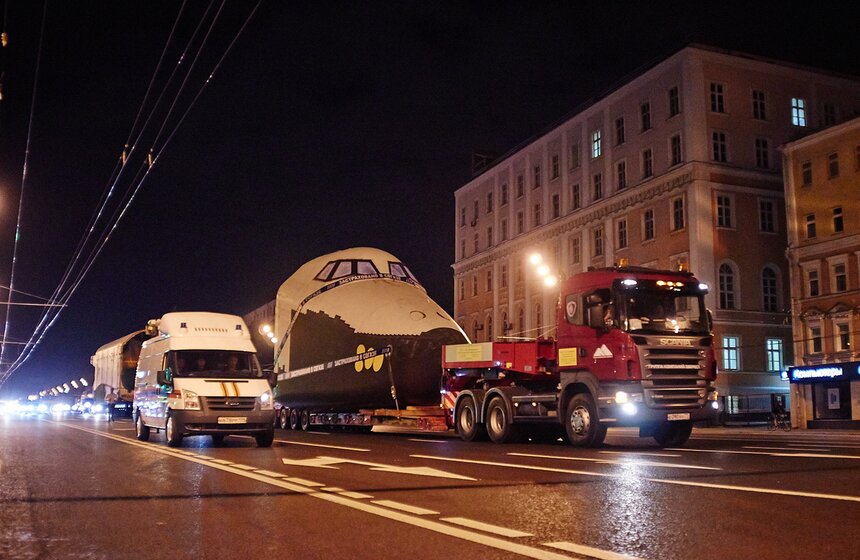 Первый советский шаттл "Буран" перевезли на ВДНХ 11 фото
