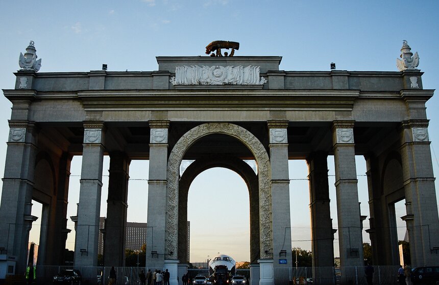 Первый советский шаттл "Буран" перевезли на ВДНХ 21 фото
