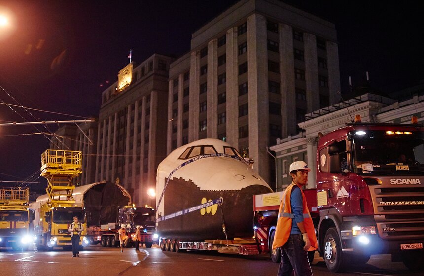Первый советский шаттл "Буран" перевезли на ВДНХ 18 фото