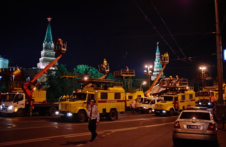 Первый советский шаттл "Буран" перевезли на ВДНХ 16 фото