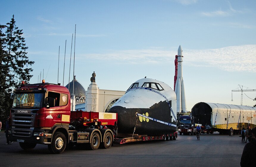 Первый советский шаттл "Буран" перевезли на ВДНХ 25 фото
