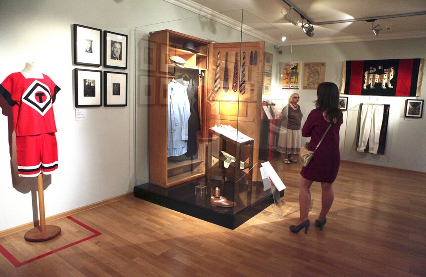 В Москве открылась выставка "Маяковский haute couture" 8 фото