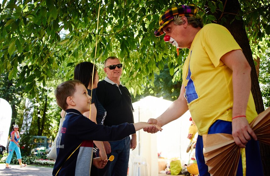 В саду "Эрмитаж" прошел семейный фестиваль "Рыжий" 3 фото