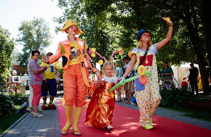 В саду "Эрмитаж" прошел семейный фестиваль "Рыжий" 13 фото