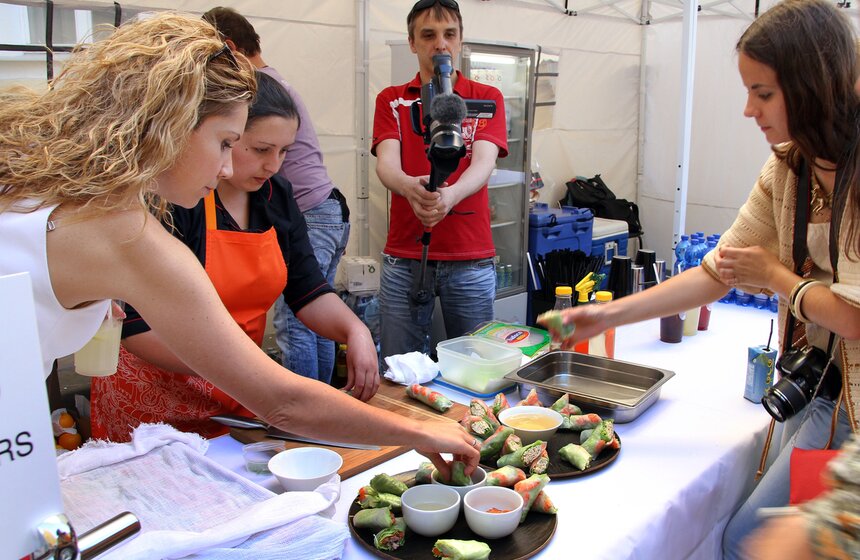 В столице открылась первая гастрономическая пешеходная зона 19 фото