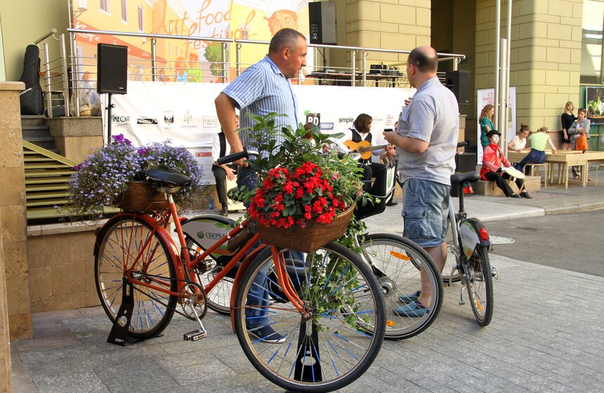 В столице открылась первая гастрономическая пешеходная зона 9 фото