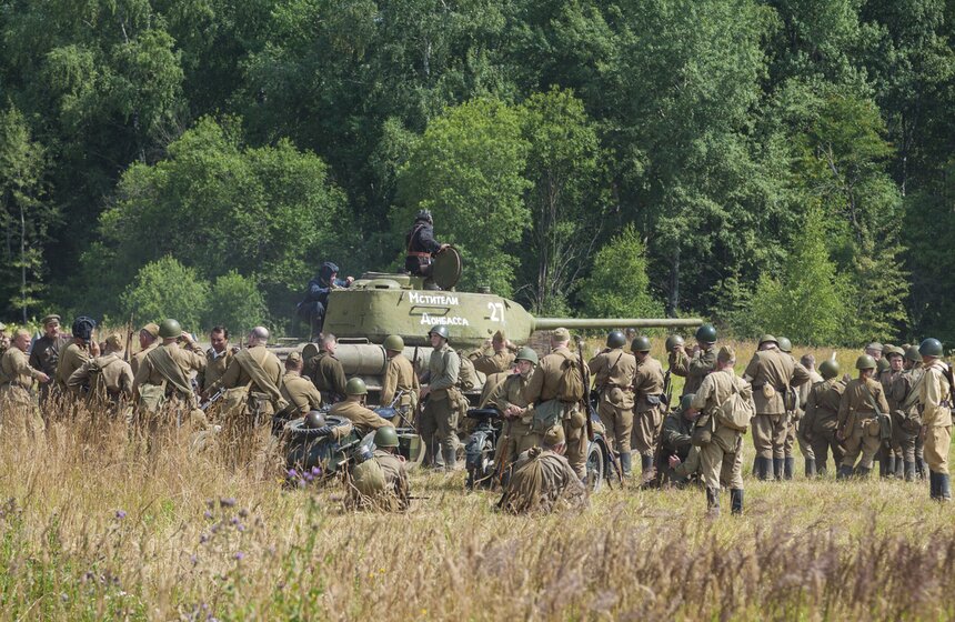 В Подмосковье прошел военный фестиваль "Поле боя" 15 фото