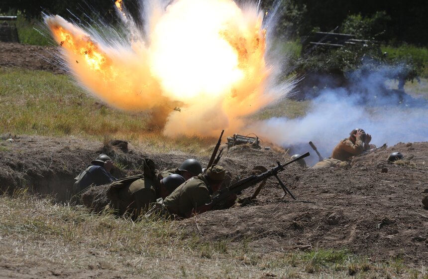В Подмосковье прошел военный фестиваль "Поле боя" 8 фото