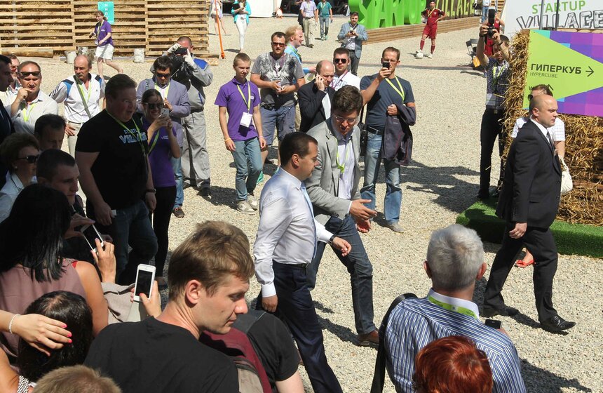 Дмитрий Медведев посетил конференцию Startup Village в Сколково 4 фото