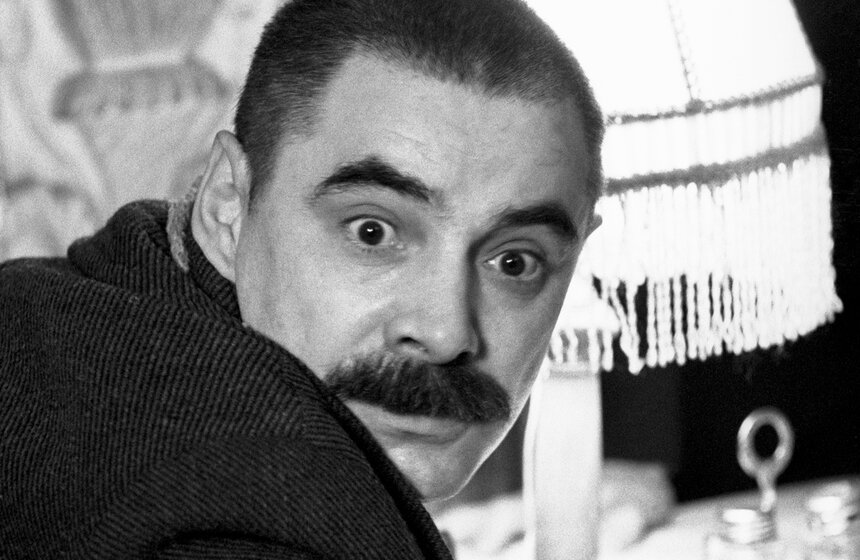 Съемки фильма "Десять лет без права переписки". Артист Александр Панкратов-Черный в роли Кольки.