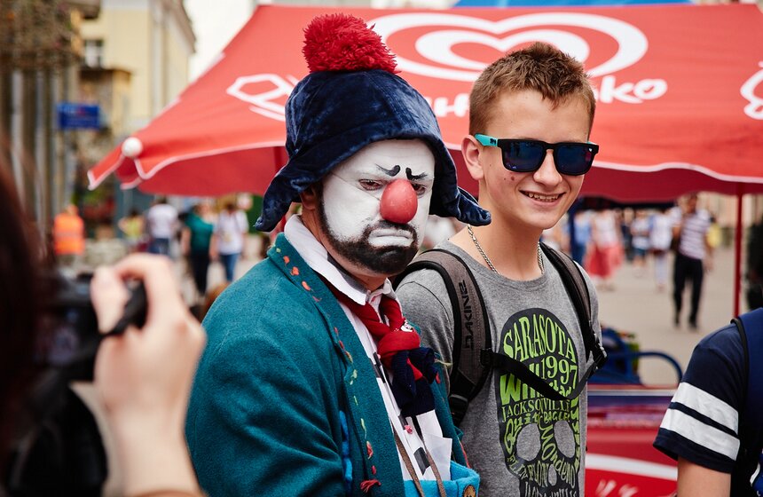 В Москве прошел перформанс "Голос в знак мира на Земле" 13 фото