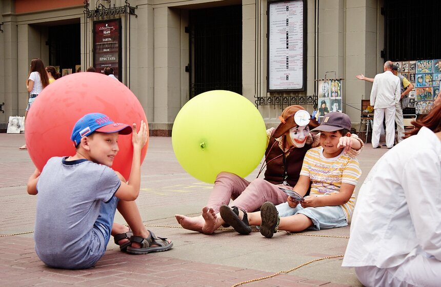 В Москве прошел перформанс "Голос в знак мира на Земле" 7 фото