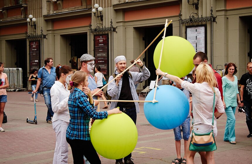В Москве прошел перформанс "Голос в знак мира на Земле" 11 фото