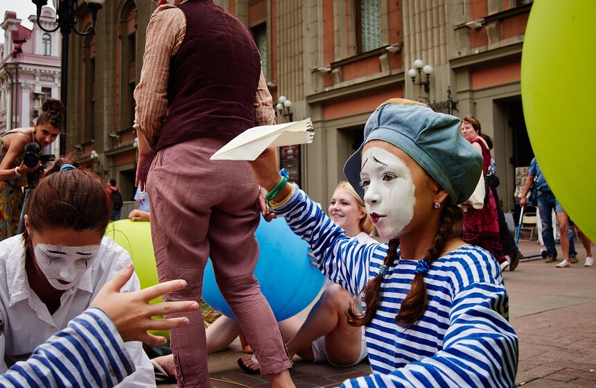 В Москве прошел перформанс "Голос в знак мира на Земле" 9 фото