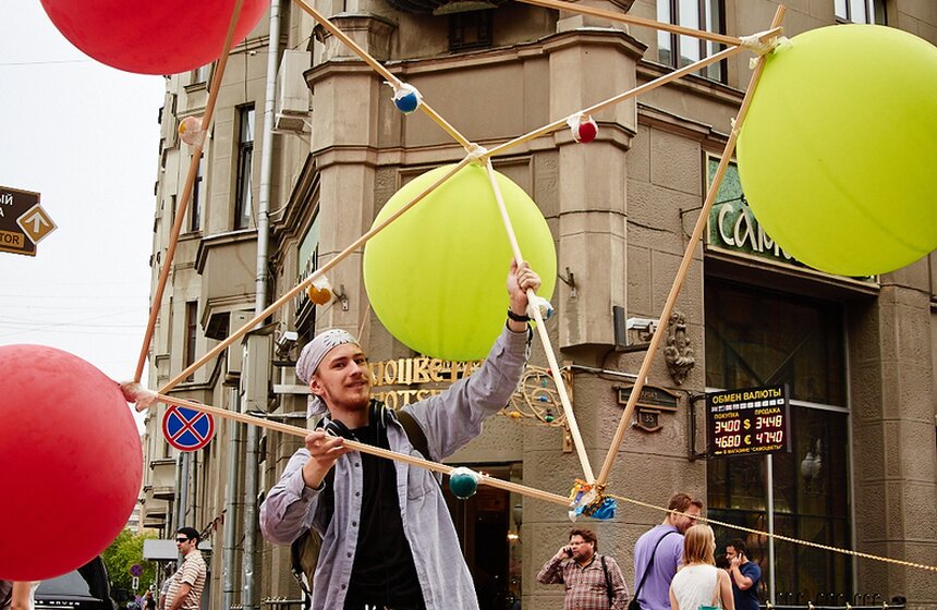В Москве прошел перформанс "Голос в знак мира на Земле" 16 фото