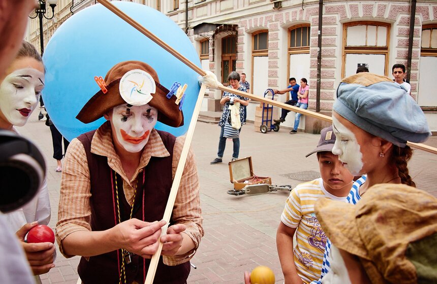 В Москве прошел перформанс "Голос в знак мира на Земле" 15 фото