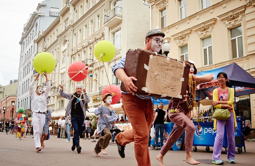 В Москве прошел перформанс "Голос в знак мира на Земле" 18 фото