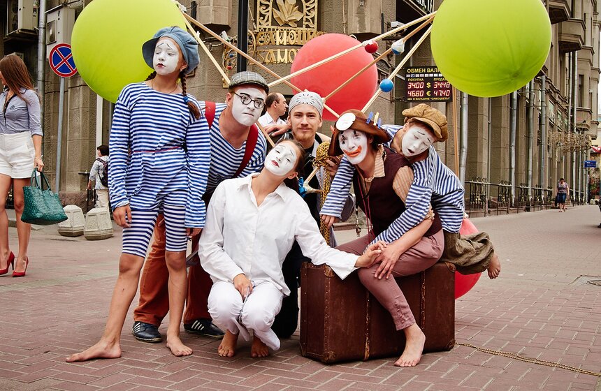 В Москве прошел перформанс "Голос в знак мира на Земле" 19 фото