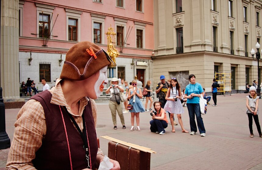 В Москве прошел перформанс "Голос в знак мира на Земле" 4 фото