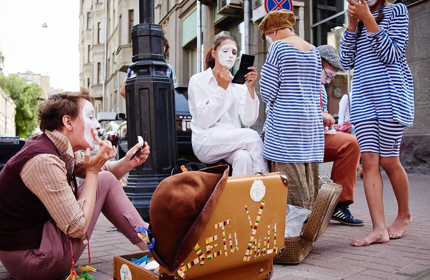 В Москве прошел перформанс "Голос в знак мира на Земле" 2 фото