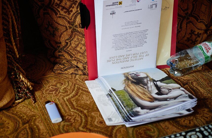 В Москве открылась выставка, посвященная любви и жизни 9 фото