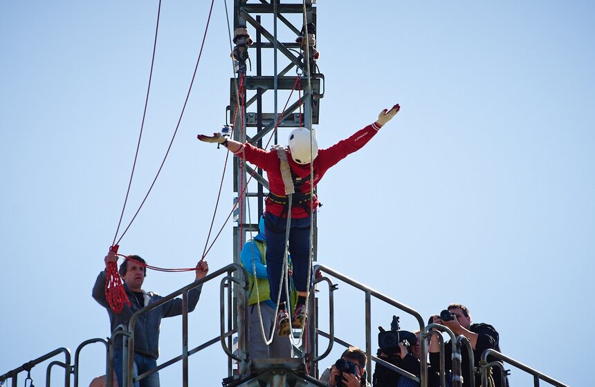 В Москве прошла тренировка по роупджампингу 15 фото