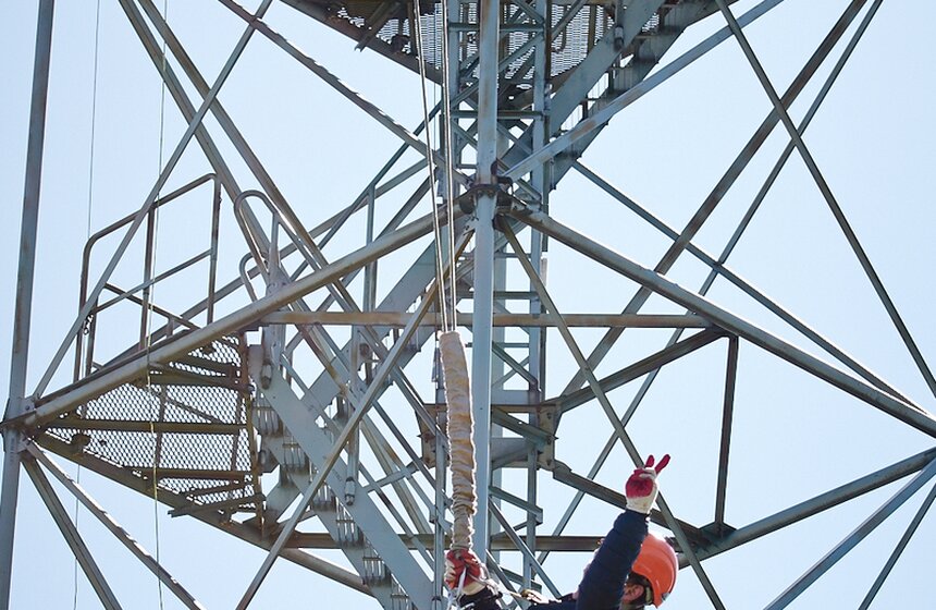 В Москве прошла тренировка по роупджампингу 11 фото