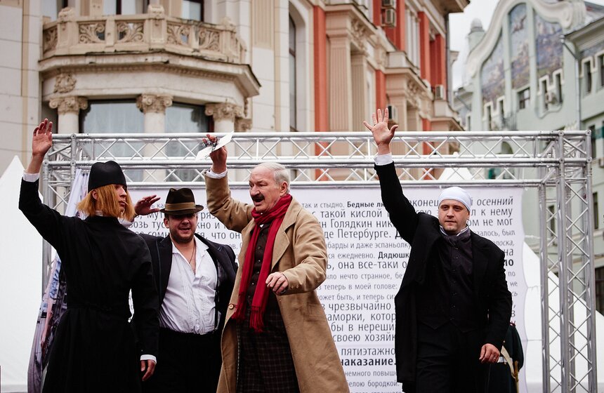 На Кузнецком мосту прошло дефиле книжных героев Достоевского 9 фото