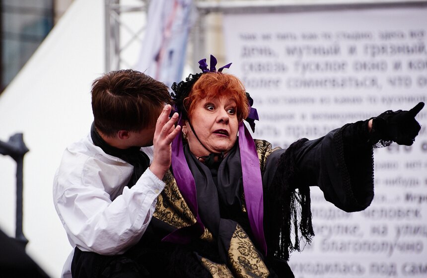 На Кузнецком мосту прошло дефиле книжных героев Достоевского 12 фото