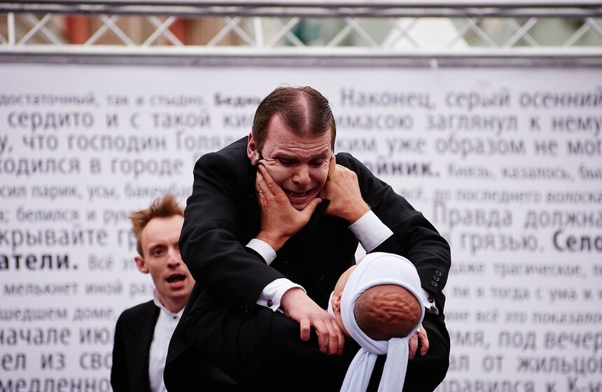 На Кузнецком мосту прошло дефиле книжных героев Достоевского 15 фото