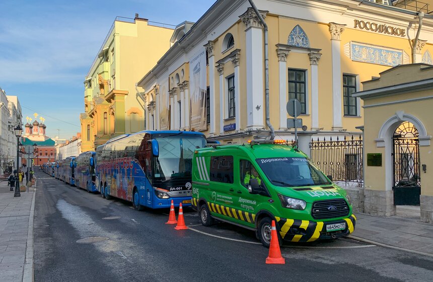 Участники проекта "Московское долголетие" встретились с Евгением Мироновым 1 фото