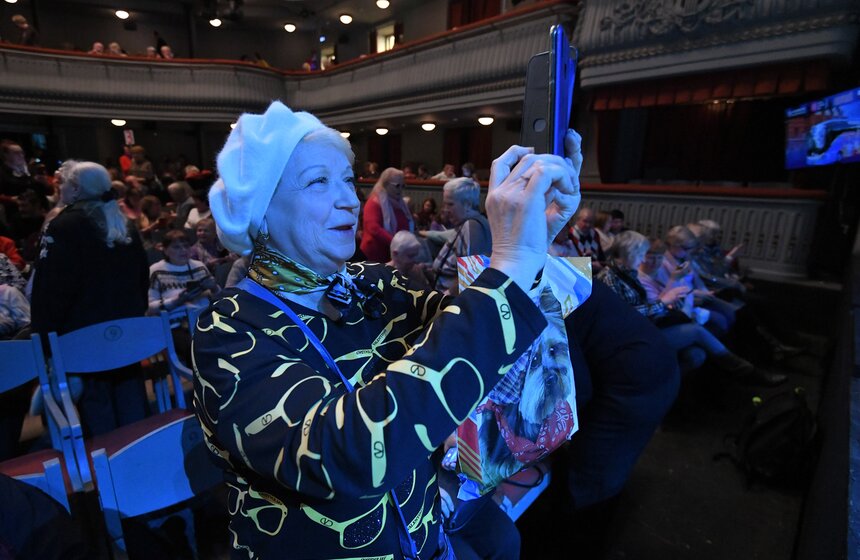 Участники проекта "Московское долголетие" встретились с Евгением Мироновым 4 фото