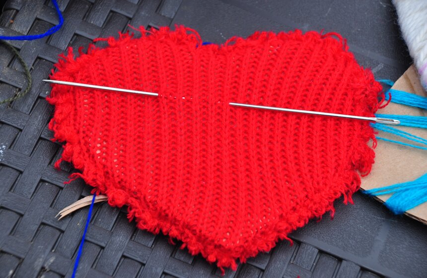 В парке "Кузьминки" появилась аллея "теплых" сердец 12 фото