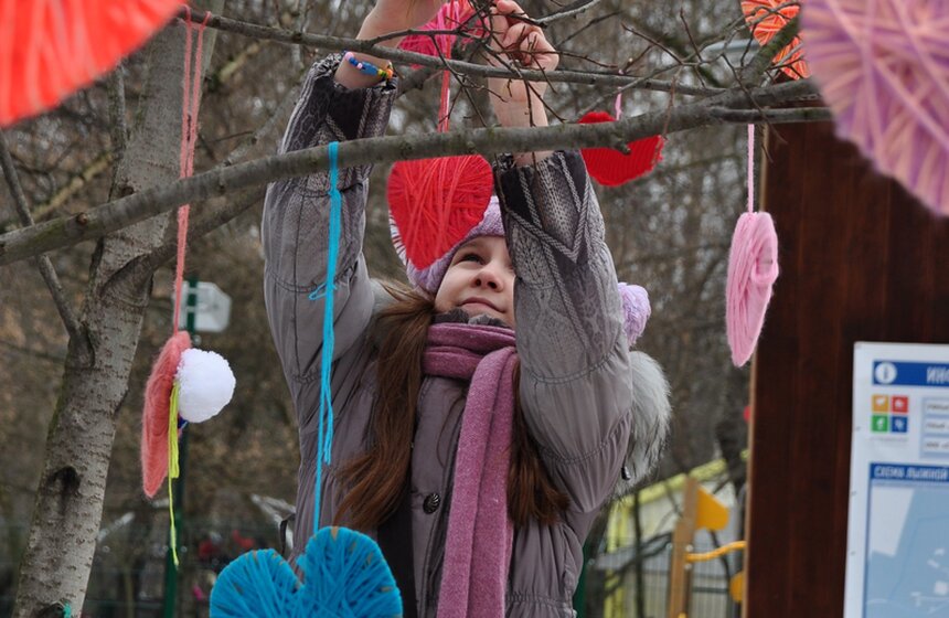 В парке "Кузьминки" появилась аллея "теплых" сердец 14 фото