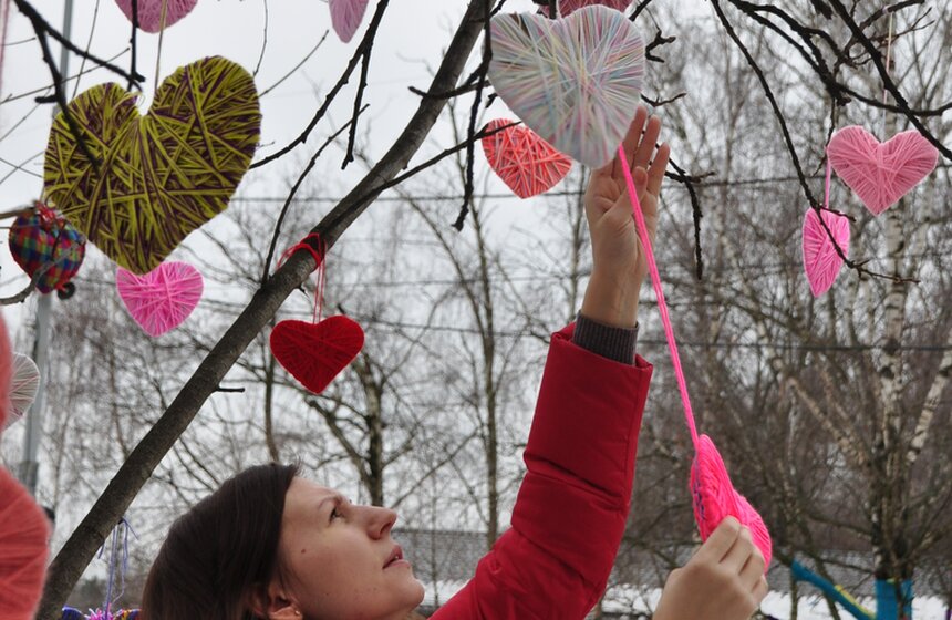 В парке "Кузьминки" появилась аллея "теплых" сердец 11 фото