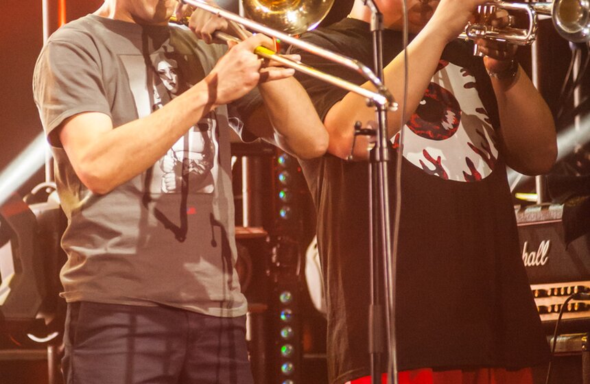 Лучшим рок-музыкантам вручили премию "Чартова дюжина" 32 фото