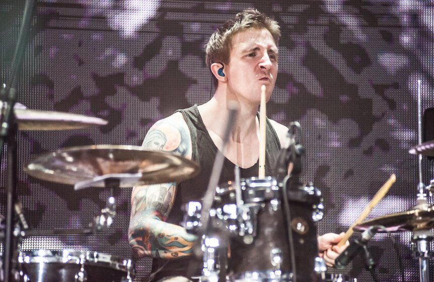 Лучшим рок-музыкантам вручили премию "Чартова дюжина" 12 фото