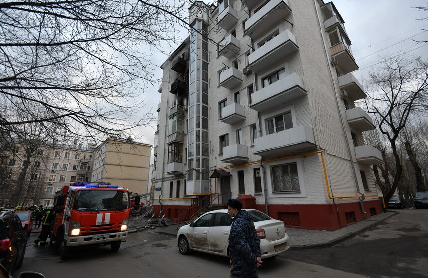 Пожар произошел в жилом доме в центре Москвы 6 фото