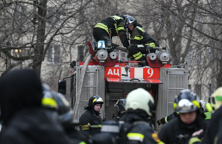 Пожар произошел в жилом доме в центре Москвы 14 фото