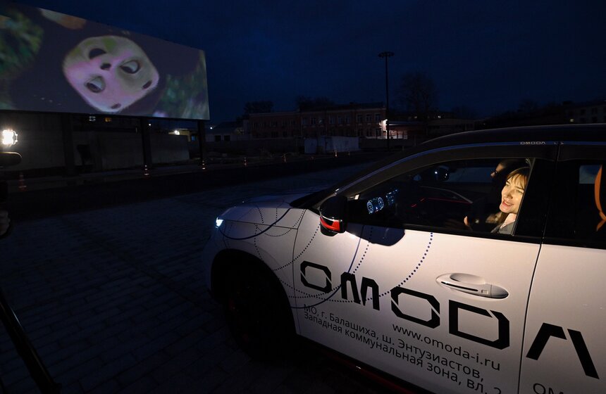 Первый всесезонный кинопаркинг заработал в Москве 10 фото