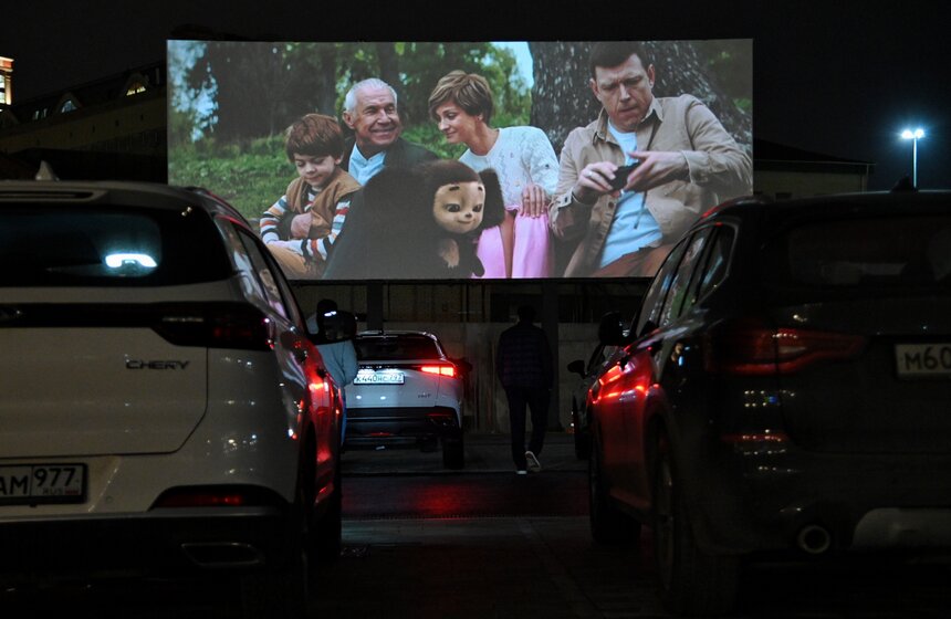 Первый всесезонный кинопаркинг заработал в Москве 15 фото