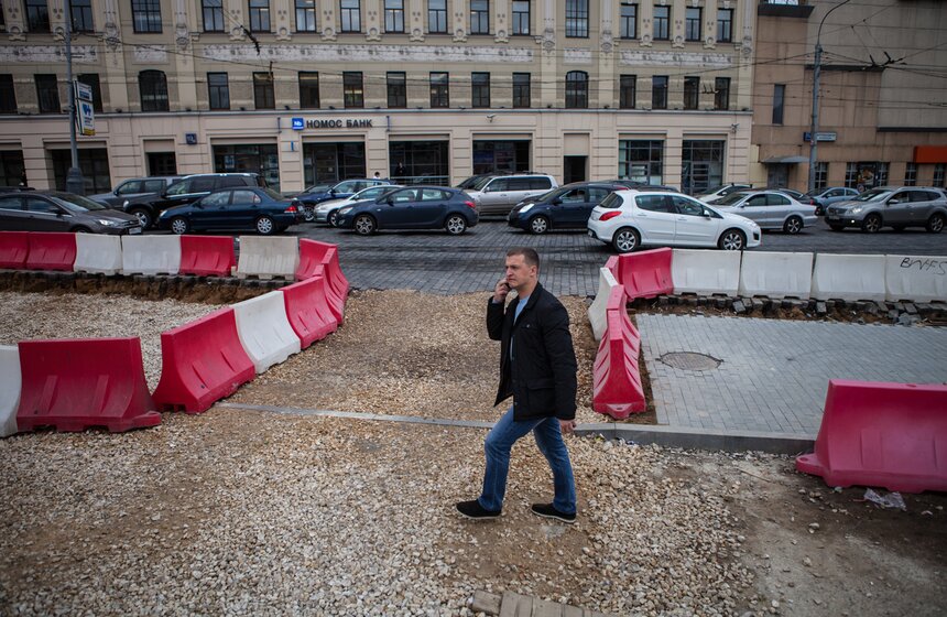 Брусчатку с Баррикадной улицы убирать не будут 3 фото