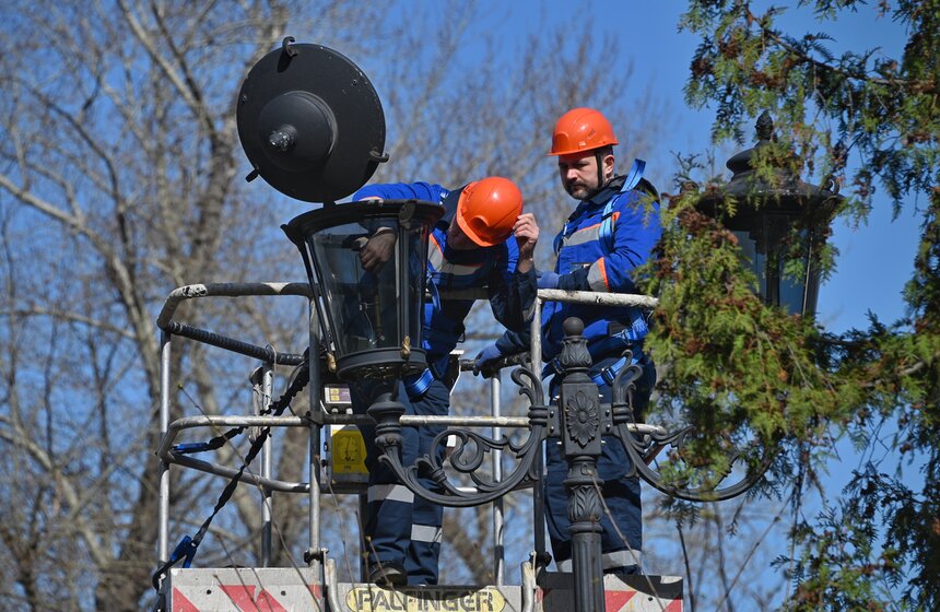 В Москве провели обслуживание газовых фонарей в рамках месячника весеннего благоустройства 9 фото