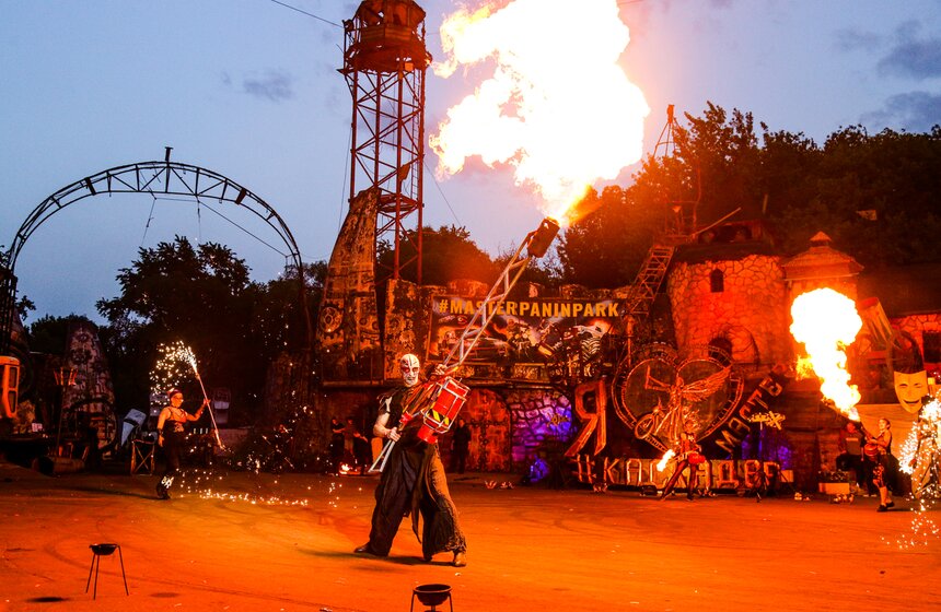 Фестиваль уличных театров "Вселенский карнавал огня" состоялся в Москве 17 фото