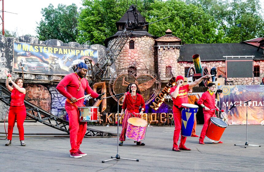 Фестиваль уличных театров "Вселенский карнавал огня" состоялся в Москве 1 фото