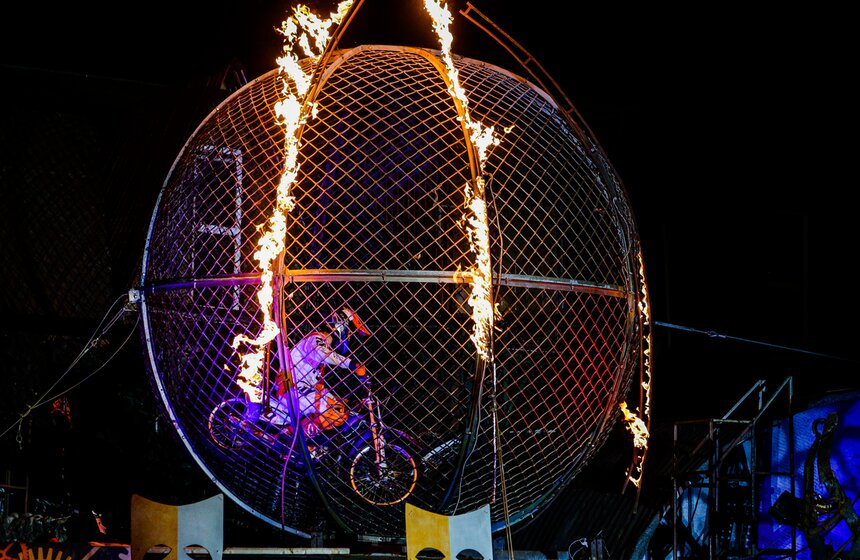 Фестиваль уличных театров "Вселенский карнавал огня" состоялся в Москве 27 фото