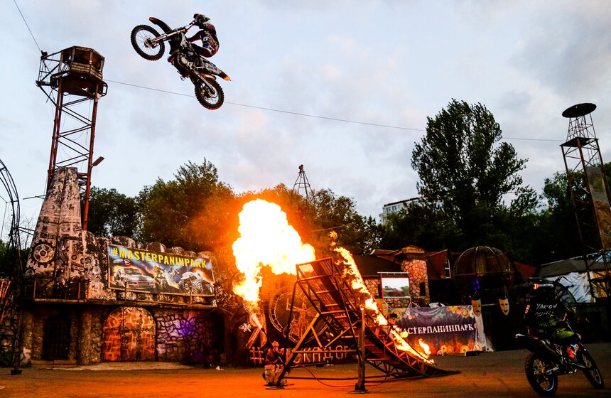 Фестиваль уличных театров "Вселенский карнавал огня" состоялся в Москве 2 фото