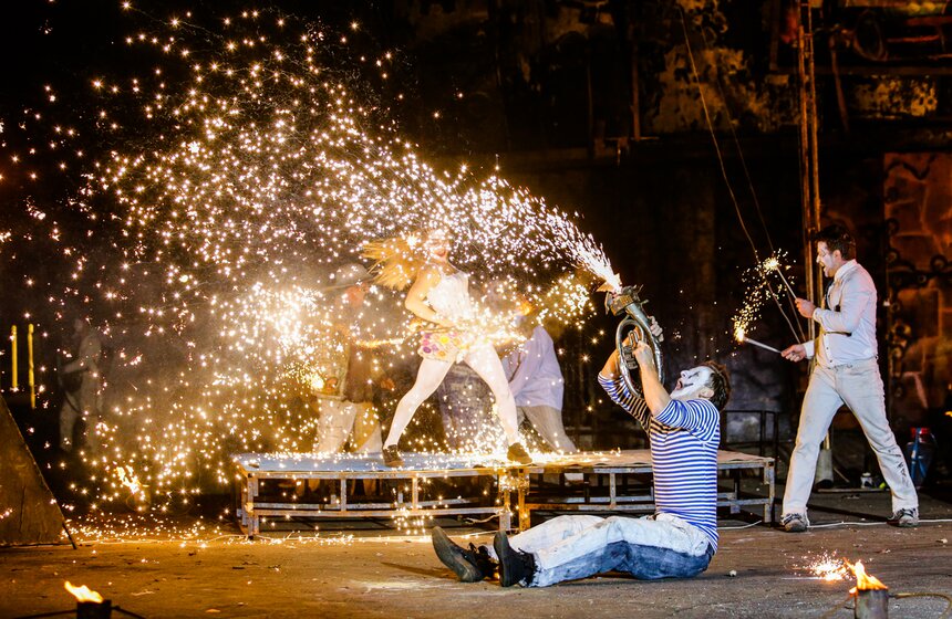 Фестиваль уличных театров "Вселенский карнавал огня" состоялся в Москве 28 фото